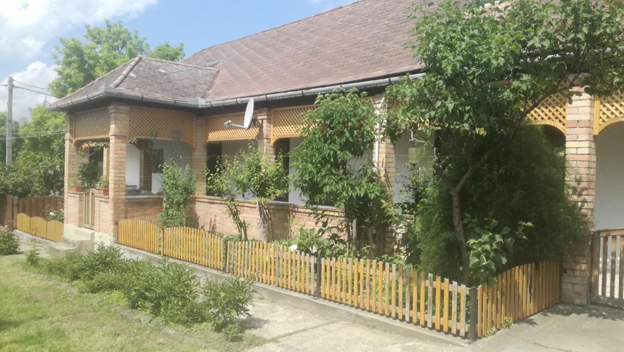 Henrietta Vendégház Domoszlo Exterior foto